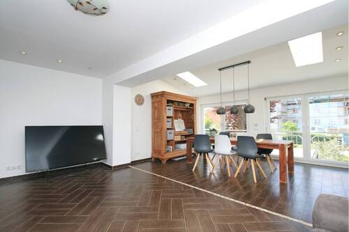 Wohn- und Esszimmer - 5 Zimmer Einfamilienhaus in Ludwigshafen am Rhein