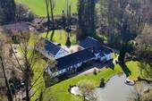 Drohnenaufnahme - Märchenland :) Exklusiver Gutshof mit Nebengebäuden, Stallungen & Naturteich