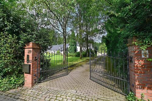 Zufahrt - 1 Zimmer Einfamilienhaus zum Kaufen in Essen