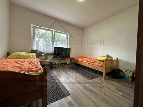 Schlafzimmer I - 5 Zimmer Mehrfamilienhaus, Wohnhaus in Weener