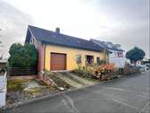 Einfahrt Garage - 6 Zimmer Einfamilienhaus zum Kaufen in Forchheim