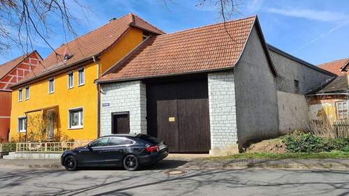Straßenansicht - 8 Zimmer Bauernhaus, Landhaus zum Kaufen in Kölleda