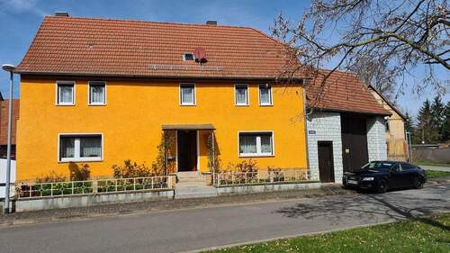 Straßenansicht - 8 Zimmer Bauernhaus, Landhaus in Kölleda