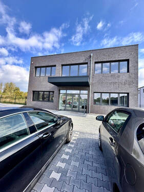 Vielzahl an Parklätzen - Nebeneingang - Büro mit 38,00 m&sup2; in Brühl zur Miete