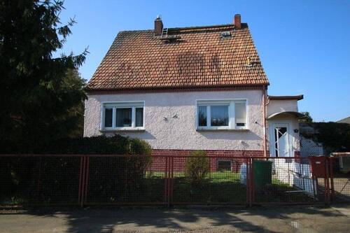 Hausansicht - 5 Zimmer Einfamilienhaus zum Kaufen in Leipzig / Seehausen