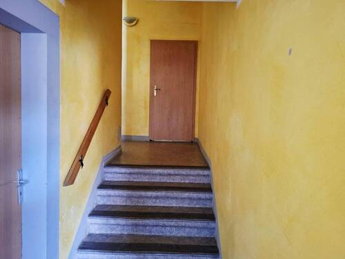 Treppenhaus EG - Mehrfamilienhaus, Wohnhaus mit 230,00 m&sup2; in Glaubitz zum Kaufen