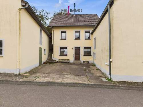 Bild 1 - Ehemaliges Bauernhaus mit Nebengebäuden in Kruchten