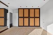 Zimmer in Gaube mit Einbauschrank - 
