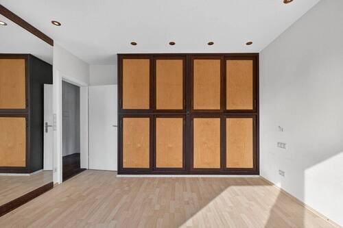 Zimmer in Gaube mit Einbauschrank - 