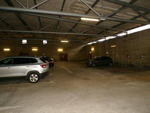 9 Blick von der linken Hallenwand zur rechten Hallenwand - 