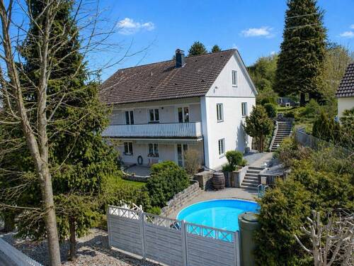 Luftbild - 7 Zimmer Einfamilienhaus zum Kaufen in Aindling