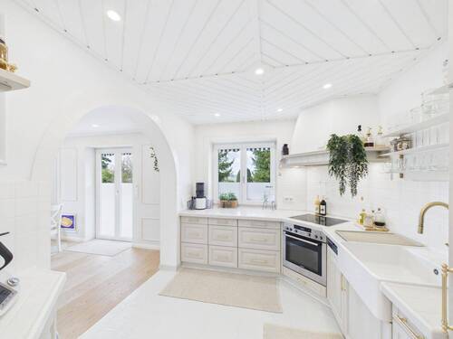 Geräumige Küche EG - Einfamilienhaus mit 251,30 m&sup2; in Aindling zum Kaufen