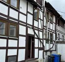 WOHNHAUS MIT VIEL FLÄCHE! IDEAL AUCH ZUR VERMIETUNG! KEINE KÄUFERPROVISION! - Wabern Unshausen