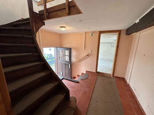 Hauseingang - 7 Zimmer Einfamilienhaus zum Kaufen in Wabern