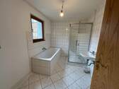 Wohnung 2 EG Bad - 