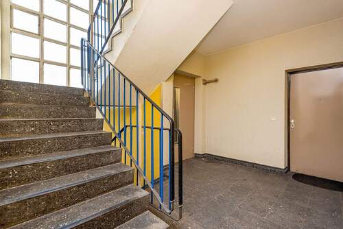 Fahrstuhl im Treppenhaus - 