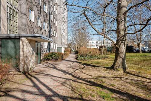 Hauszugang - 2 Zimmer Etagenwohnung zum Kaufen in Berlin