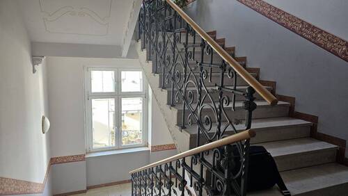 Treppenhaus - Etagenwohnung mit 93,80 m&sup2; in Dresden zum Kaufen