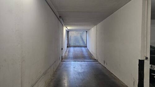 Tiefgaragenzufahrt - 