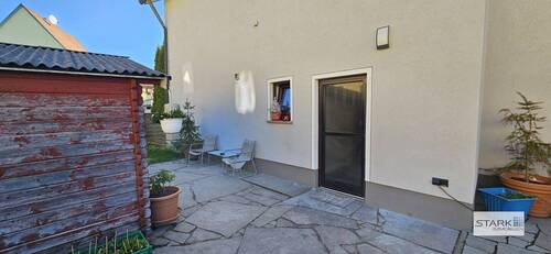 Terrasse mit Eingang.jpg - 