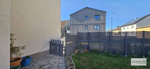 Terrasse mit Treppe zur Garage.jpg - 