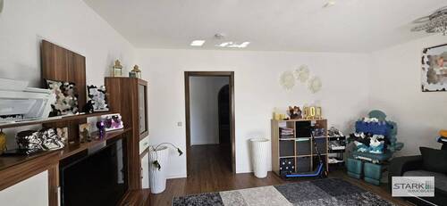 Wohnzimmer (2).jpg - 3 Zimmer Etagenwohnung in Kirchheim