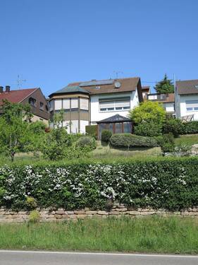 Haus mit großem Grundstück - 