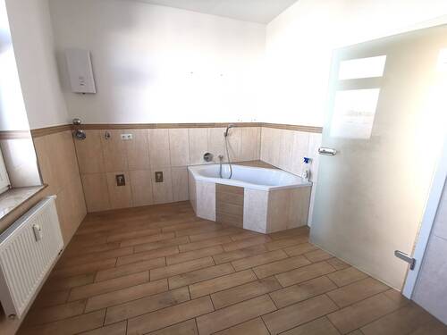 Badezimmer Wanne - 2 Zimmer Etagenwohnung in Lüdenscheid