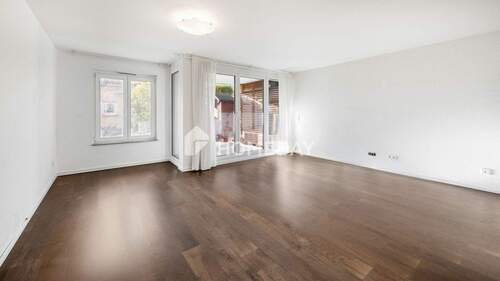 Wohnzimmer 1 - 3 Zimmer Etagenwohnung zum Kaufen in Ludwigsburg