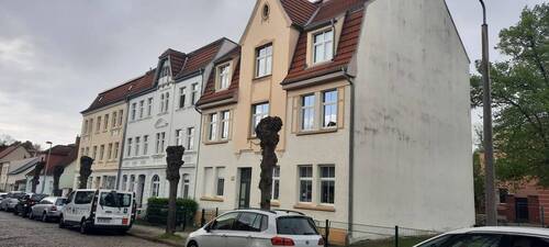 Hausansicht - Schöne 2-Zimmer-Wohnung mit Balkon in ruhiger Wohnlage