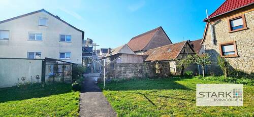 Seitenansicht mit Rasenfläche.jpg - 