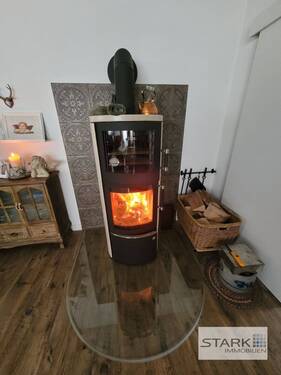 Ofen im Esszimmer.jpg - Etagenwohnung mit 120,00 m&sup2; in Kleinrinderfeld zum Kaufen