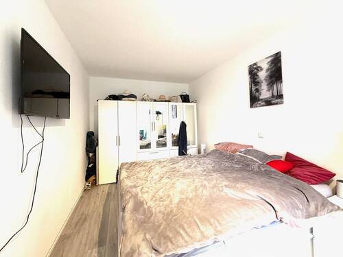 Schlafzimmer von Türe aus - 
