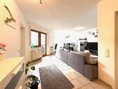 Wohnzimmer vom Flur aus - 2 Zimmer Terrassenwohnung in Langenzenn
