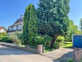 Einfahrt mit Garage - 