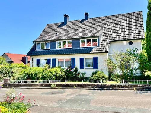 Hausansicht - 7 Zimmer Mehrfamilienhaus, Wohnhaus in Detmold