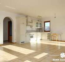 BERK Immobilien - Helle 2 Zimmer Wohnung mit Balkon und Stellplatz in ruhiger Wohnlage von Stockstadt