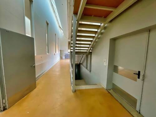 Pruduktionsgebäude, Zugang UG - 