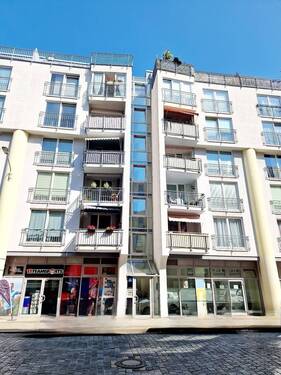 Hausansicht - Helle 3 Zimmer Wohnung mit Balkon in Leipzig Neuschönfeld