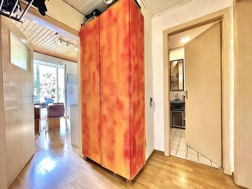 Kompakte Diele mit hervorragenden Abstellmöglichkeiten - 2 Zimmer Etagenwohnung zum Kaufen in Düsseldorf