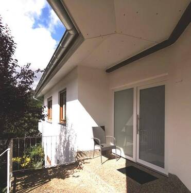 9 Haupteingang mit kl. Terrasse - 