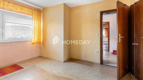 1. OG Schlafzimmer 2 - 