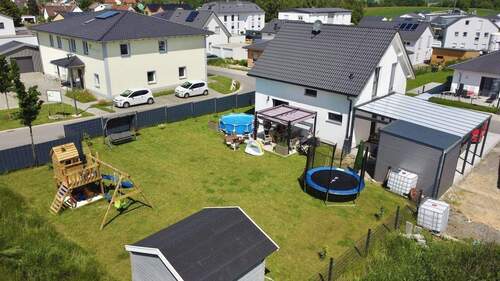 großzügig geschnittenes Grundstück - 