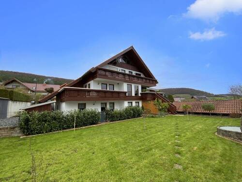 Hausansicht - 8 Zimmer Mehrfamilienhaus, Wohnhaus zum Kaufen in Rhönblick