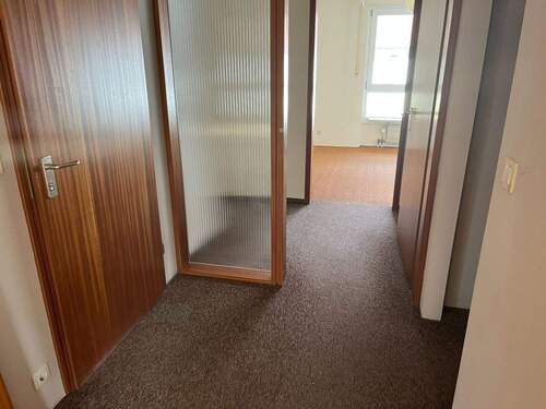 Zugang zu den weiteren Räumen und das Bad - 