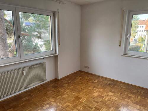 2. Zimmer mit Parkettboden - 