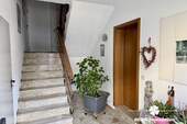 Treppenhaus - 7 Zimmer Reihenmittelhaus zum Kaufen in Eichenbühl