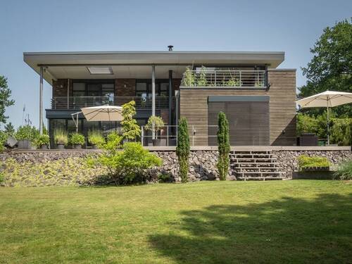 Rückansicht - wie neu: Modernes Architektenhaus mit Keller in ruhiger Lage von Ramelsloh