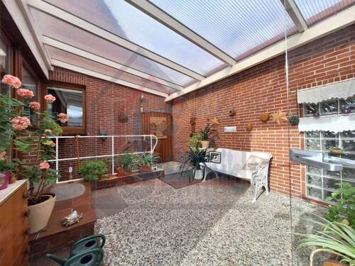 überdachte Terrasse - 5 Zimmer Einfamilienhaus in Weener