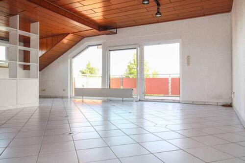 Wohnzimmer_ - 4 Zimmer Einfamilienhaus zum Kaufen in Rödermark